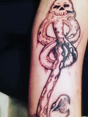 #tattoo #tattootime #tattoolife #tattooer #tattooharrypotter #tattoodarkmark #darkmark #harrypotter #tatuaje #tatuajes #tatuajeharrypotter #tatuajemarcatenebrosa #inktattoo #ink #inkdark #tattooer #tattooart #tattooartist #tattooartists #davesalazarartattoo  #tattooja