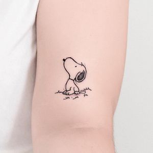 Tattoo by Rob Carvalho #robcarvalho #SnoopyTattoos #Snoopy #Peanuts #CharlieBrown #cartoon #dog #vintage #minimal #illustrative #blackwork