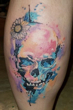 #skulltattoo #skull #aquarelatattoo #aquarela #flowertattoo #flower #ColorfulTattoos #colorful #color #tattoooftheday #tattooinstagram #mell 