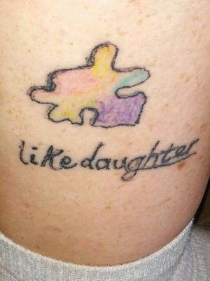 Like daughter puzzle piece matches two older sisters and mother