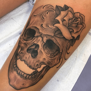 #tattooart #inked #inkvaders #tattooartist #tattoooftheday #inkedgirl #switzerland #skull #skulltattoo #rose #rosestattoo #blackandgrey #blackandgreytattoo 