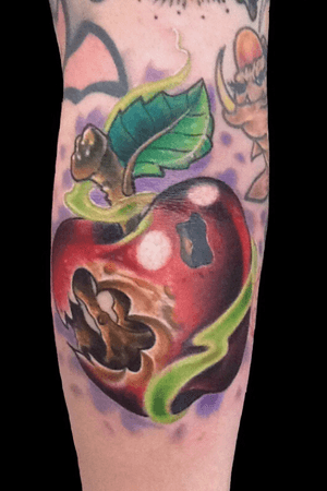 Fun rotten apple. #vegas #lasvegas #lasvegasartist #lasvegastattooartist #lasvegastattooer #electrumstencilproducts #tattooartist #tattoos #tattooart #color #colortattoo #newschool #newschooltattoo 
