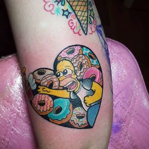 Tattoo by Samantha Pixie Robson #SamanthaPixieRobson #donuttattoo #donut #doughnut #foodtattoo #food #sweets #comfortfood #cute #funny #newschool #dessert #homersimpson #thesimpsons #tvshow #heart