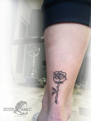 Rose with thorns 🥀🌹#tattoo #tattooart #tattooartist #tattooing #elitattoo #rose