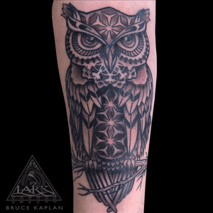 Tattoo by Lark Tattoo artist/owner Bruce Kaplan. See more of Bruce's work here: http://www.larktattoo.com/long-island-team-homepage/bruce/.....#bng #bngtattoo #bngink #bnginksociety #blackandgraytattoo #blackandgraytattoos #blackandgreytattoo #blackandgreytattoos #owl #owltattoo #owltattoos #geometrictattoo #geometricowl #geometricowltattoo #animaltattoo #birdtattoo #tattoo #mandalaowl #mandalaowltattoo #larktattoo