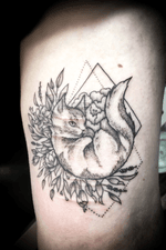 Dotwork kitty covering scars on the inner arm #dotworktattoo #cattattoos #flowers 