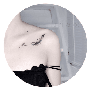 Tattoo by Suu artist#free#freetattoo #feather #feathers #words 一直有个梦想，在世界自由的游荡，如果能全家一起，那样一定会更加温暖阳光。 纹身师：Suu 文案：阿拉蕾 用时：1h