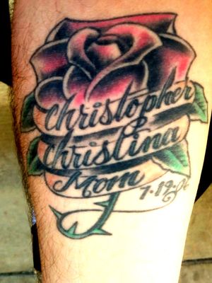 This was done back in July of 06. By Tommy he grew handed it off my mom's leg were just chillen in is living room lol. Still looks like I just got it done. Thx Tommy miss you and the family