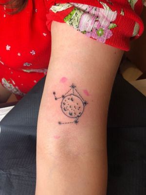 First one in Barcelona :) #Libra #constellation #moon