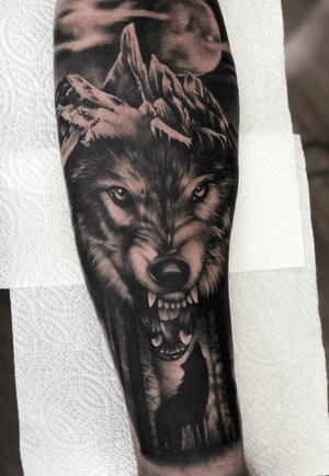 First tattoo and a start of a sleeve today :) #tattoo #tattoodesign #wolf #wolftattoo #mountain #design #tattooideas #angrywolf #moon #firsttattoo #ink #tattoooftheday @tattoodo 