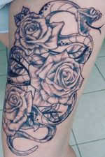 New tattoo ! 5 hours of hard work #snake #snaketattoo #flowers #flowertattoo #snakeandrosetattoo #snakeandrose #rose #blackAndWhite #5hourtattoo #RoseTattoos 