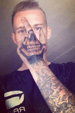 #dutch #hand #handskull #skull #skulltattoo #gun #roses 