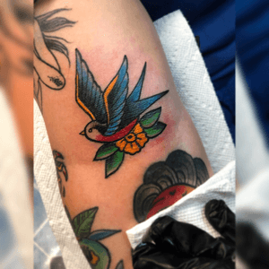 Today we got to work more on @yes.thisisthegirlwiththetattoo #traditionalsleeve this time on the #ditch of her arm & we went with a cute #sparrow with some #boldlines & #boldcolors 🤟🏻🎨🔥 Done at @blackskull_tattoostudio #TattzByAG #Ink #Tattoo #Tatuaje #BodyArt #traditional #traditionalart #traditionaltattoo #traditionalsparrowtattoo #thebolderthebetter #newyorkcity #newyorkcitytattoo #newyorkcitytattooartist #puertorico #puertoricotattoo #puertoricotattooartist #queens #queenstattoo #queenstattooartist #brooklyn #brooklyntattoo #brooklyntattooartist