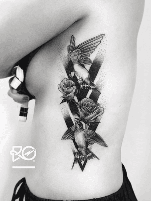 By RO. Robert Pavez • The meeting (swallows) • done in @inkdistrictamsterdam - 🇳🇱 2018 #engraving #dotwork #etching #dot #linework #geometric #ro #blackwork #blackworktattoo #blackandgrey #black #tattoo #fineline