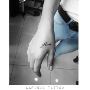 "Hande"Instagram: @karincatattoo #writing #script #lettering #hand #small #minimal #little #tiny #dövme #istanbul #turkey #tattoo #tattoos #tattoodesign #tattooartist #tattooer #tattoostudio #ink #tattooed #girl #woman #tattedup #inked