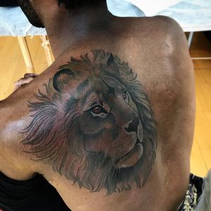 Tattoo by Miryam Lumpini #MiryamLumpini #blackandPOCtattoos #POCtattoos #watercolor #lion #junglecat #cat #linework #animal #backpiece