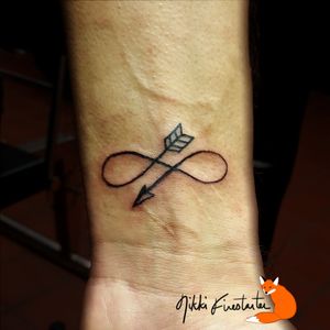 Arrow on a wrist http://nikkifirestarter.com #tattoos #bodyart #bodymod #blacktattoos #simpletattoos #arrowtattoos #arrow