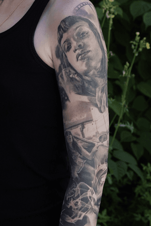 Sleeve 3/4 . Based on “Death Proof” . Healed #sleeve#tarantino#deathproof#blackandgrey#portrait 