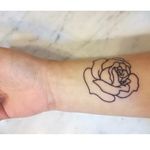 Every rose has its thorn 🌹 #rosestattoo #rose #line #minimalistic #minimaltattoo #minimalrose #rose #flower #flowertattoo  #rosetattoo #girlpower #girltattoo 