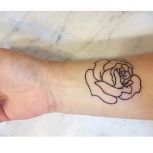 Every rose has its thorn 🌹 #rosestattoo #rose #line #minimalistic #minimaltattoo #minimalrose #rose #flower #flowertattoo  #rosetattoo #girlpower #girltattoo 