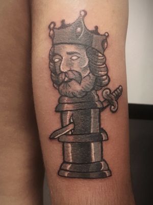 The King is dead. #tattoo #neotraditionaltattoo #neotraditionaltattoos #blackwork #tenerife 