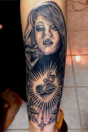 Girl with sacred heart I did 2 years ago. #BlackAndGrey #SacredHeartTattoo #PinUpGirl