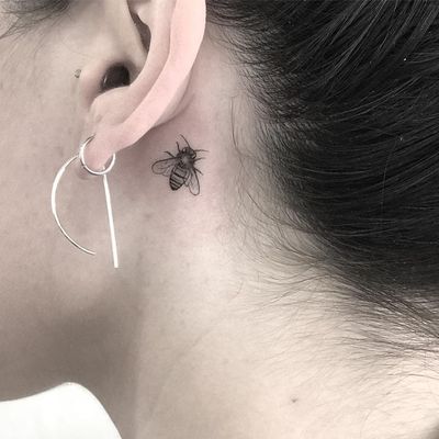 Tattoo by Nal #Nal #minimalisttattoo #minimal #small #tiny #smalltattoo #simple #bee #insect #animal #detailed #illustrative