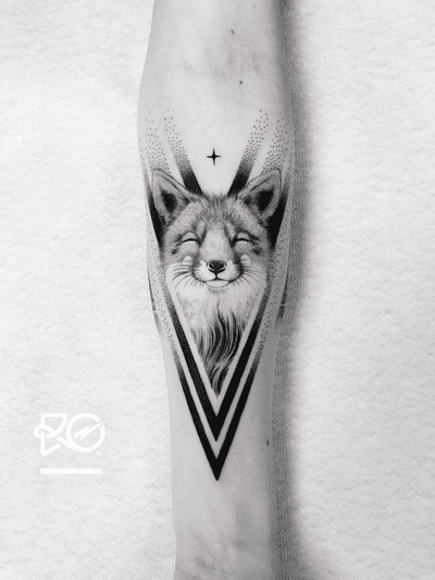 By RO. Robert Pavez • Good Times II 🦊 • Done in Studio ZOI TATTOO • Stockholm 🇸🇪 2018 #engraving #dotwork #etching #dot #linework #geometric #ro #blackwork #blackworktattoo #blackandgrey #black #tattoo #fineline