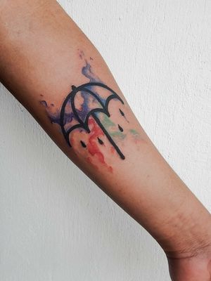 Porque tinta es tinta...Gracias por la confianza...Divertido trabajo...#tintaestinta #ink #tattoos #inked #art #tattooartist #instagood #tattooart #artist #photooftheday #inkedup #tattoolife #me #style #bodyart #db #red #cdmx #inkadict #inked #girly #girltattoo #tatt #instapic #trendy #acuarela #sexy #watercolor #mini #umbrella@artymana.tattoo @worldfamousink