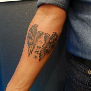 Gracias por la confianza... Porque tinta es tinta.Porque no hay edad para comenzar#tintaestinta #ink #tattoos #inked #art #tattooartist #instagood #tattooart #artist #photooftheday #inkedup #tattoolife #worldfamous #style #bodyart #like4like #sfs #followers #inkadict #inked #cosita #tattoo #family #tatt #instapic #wings #loveink #blackandwhite #love #alas #nice@worldfamousink@artymana.tattoo