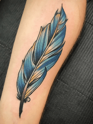 #neotraditional #neotraditionaltattoo #feather #feathertattoo 