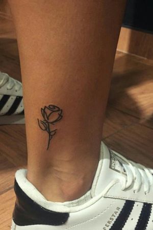 My tattoo#flower #floral #rose #rosa #minimaltattoo #littletattoo #lines 
