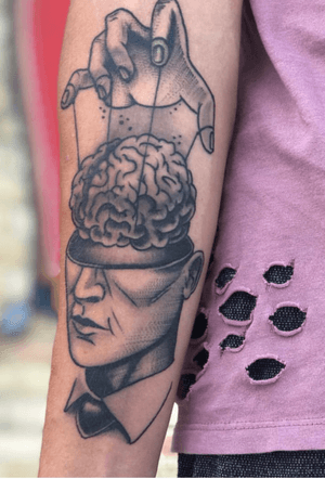 “examination” Classics Tattoo San Marcos #physchedelic #psychedelictattoo #illustrative #linework #surreal #surrealism #brain by Brandon Smith