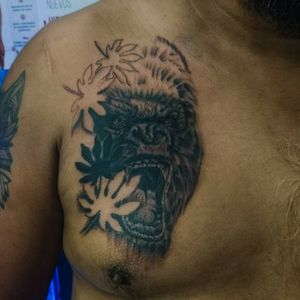 Primera sesión... "Gorila"Gracias por la confianza Algo diferente de la que suele hacer#tintaestinta #ink #tattoos #inked #art #tattooartist #instagood #tattooart #artist #photooftheday #inkedup #tattoolife #me #style #bodyart #kong #kingkong #cdmx #inkadict #inked #menstyle #mentattoo #tatt #instapic #trendy #gorila #girl #blackandgray #gorilla #animales@artymana.tattoo @worldfamousink