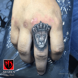 Lion king on hand