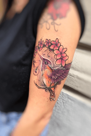 Hummingbird by me •  follow my instagram @maiza.tattoos  to see my designs available ! 