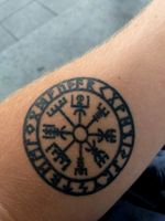 My vegvisir tattoo, sorry for bad quality #linework #norse #forearmtattoos 