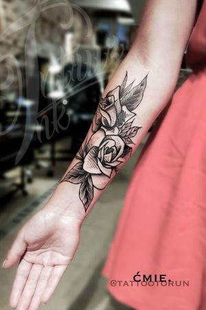 #rosestattoo #tattooideas #projects #worldart #inkedgirls #polandtattoos #sketchtattoo #tattooartist #tattootorun @tattootorun @intruz.6lack @fr0st_tattoo