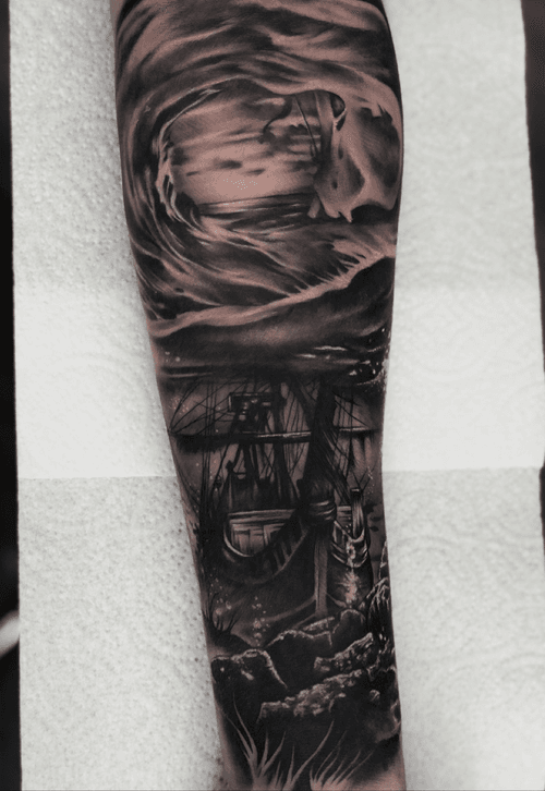 Had a cancellation today but managed to fill it with this fun piece :) #tattoo #tattoodesign #tattooideas #tattooidea #ship #shiptattoo #shipwreck #underwater #sea #wave #wavetattoo #firsttattoo #tattoooftheday 