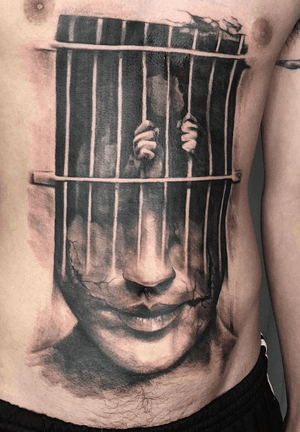 #blackwork #tattoo #realistic #realistictattoo #ink #smile #dilemma #captivity #trouble #free #fragmentation #shard #shadow #囚禁 #人生 #紀念 #寫實 #寫實刺青 #嘉源