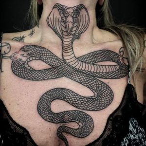 By Alessandra Gaibotti 😉🤙 Whatsapp 3477804765 #snaketattoo #liner #animaltatto #back #ink #love #tattoo #livornotattoo #tattoolivorno #livorno #girlswithtattoos #blackandgrey #DarkArt #snake #liketattoo 