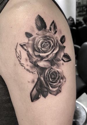 #tattoo #rose #🌹 #realistic #realistictattoo #blackwork #cross #small #realisticink #寫實 #玫瑰