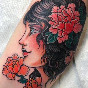Tattoo by Beau Brady #BeauBrady #traditional #traditional tattoo #color #oldchool #AmericanTraditional #lady #ladyhead #flowers #floral #peony #hojas #nature #beautiful