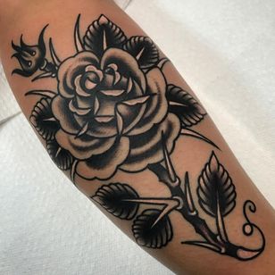 Tattoo by Kyle Hath #KyleHath #traditional #traditional tattoo #color #oldschool #AmericanTraditional #rose #rose bud #flowers #flowers #hojas #naturaleza