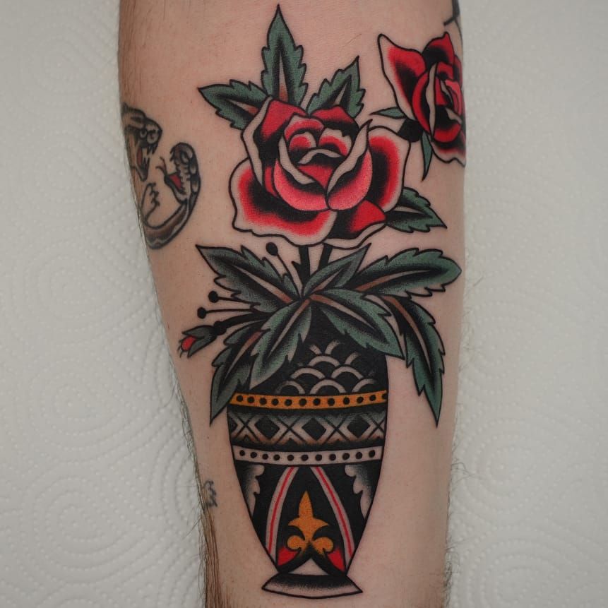 Traditional flower vase tattoo  Traditional tattoo flowers Traditional  tattoo vase Tattoos