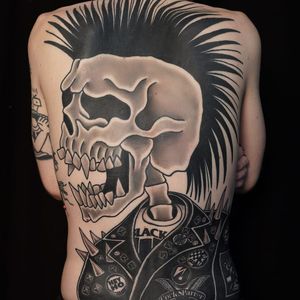 Tattoo by Rodrigo Canteras #rodrigocanteras #backpiece #skull #death #punk #rockandroll #punkrock #Ramones #BlackFlag #cocksparrer #blackandgrey #musictattoo