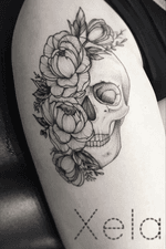 • Throwback to this Skull piece on the lovely Perrine • #skull #skulltattoo #floral #floraltattoo #flowers #tattoo #blackworkers #ink #inkedgirl #finelinetattoo #dotwork #tttism #peonies #dotworktattoo #peonytattoo #blackwork #encrés #dotworkers #onlyblackart #tattoodesign #girlwithtattoos #tattrx #montpellier #montpelliertattoo #mtp #tattooart