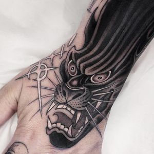 Tattoo by Grabiele Cardosi #GabrieleCardosi #besttattoos #panther #junglecat #cat #kitty #handtattoo #surreal #stars #handtattoo