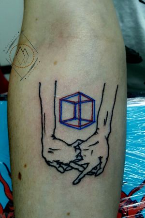 Cube with hands made to my dj friend.#hands #cube #cubetattoo #redandblue #manos #armtattoo 