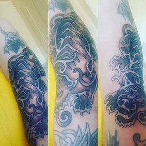 Celtic/japanese half sleeve tattoo, second part of my progress on full sleeve #celtictattoo #japanesetattoo #sweden #halfsleeve #sleeveinprogress 